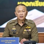 　記者会見するタイ警察のタッチャイ副長官＝３日、バンコク（タイ警察提供、共同）