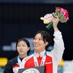 　女子１００メートル平泳ぎで優勝した鈴木聡美＝東京アクアティクスセンター