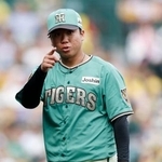 　６回無失点で５勝目を挙げた阪神・村上＝甲子園