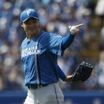 　ヤクルト戦に先発し、６回途中無失点で今季初勝利を挙げた日本ハム・山崎＝神宮