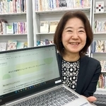 　「ジェンダーギャップ・チェックリスト」を紹介する日本女性学習財団の野村浩子理事長＝５月、東京都港区