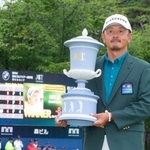 　プレーオフを制し、２年ぶり２度目の優勝を果たした岩田寛＝宍戸ヒルズＣＣ