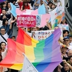 　「Ｔｏｋｙｏ　Ｐｒｉｄｅ　２０２６」で、パレードする人たち＝７日午後、東京都渋谷区