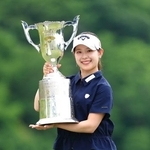 　通算８アンダーで優勝した吉田鈴＝ヨネックスＣＣ