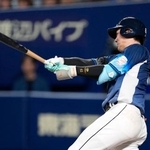 　１２回西武無死、長谷川が左越えに勝ち越しソロを放つ＝バンテリンドーム
