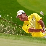 　最終ラウンド、１１番でバンカーショットを放つ松山英樹。通算７オーバーで４３位＝７日、ミュアフィールドビレッジＧＣ（共同）