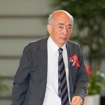 　安保関連３文書改定に関する有識者会議出席のため、首相官邸に入る座長の佐々江賢一郎元外務事務次官＝８日午後