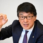 　報道各社のインタビューに応じる豊田通商の今井斗志光社長