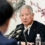 　皇族数確保策に関する全体会議終了後、記者会見する森衆院議長＝８日午後、衆院議長公邸