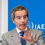 　記者会見で質問に答えるＩＡＥＡのグロッシ事務局長＝８日、ウィーン（共同）