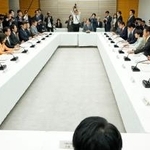 　首相官邸で開かれたこども政策推進会議＝９日午前