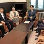 　会談に臨む中道改革連合、立憲民主、公明３党の幹事長ら＝９日午前、国会