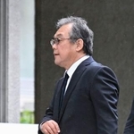 　口頭弁論のため札幌地裁に向かう桂田精一被告＝９日午前