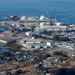 　九州電力玄海原発（奥）が立地する佐賀県玄海町＝１月