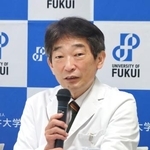 　記者会見する福井大病院の藤枝重治病院長＝９日午前、福井県永平寺町