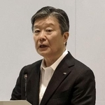 　事業説明会で発言するシャープの河村哲治社長＝９日午後、東京都港区（同社提供）