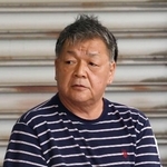 　警視庁目白署に入る長友栄機容疑者＝８日