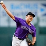 　カブス戦に先発して５回０／３を投げ、６安打３失点で６勝目を挙げたロッキーズ・菅野＝デンバー（ロイター＝共同）