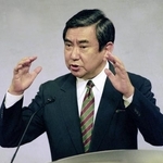 　１９９３年８月、従軍慰安婦問題について談話を発表する河野洋平官房長官＝首相官邸