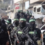 　イスラム組織ハマスの戦闘員ら＝昨年２月、パレスチナ自治区ガザ（ゲッティ＝共同）