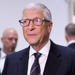 　米下院監視・政府改革委員会の聴取のため議会議事堂に到着したマイクロソフト創業者ビル・ゲイツ氏＝１０日、ワシントン（ゲッティ＝共同）