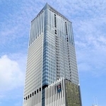 　名古屋市の繁華街・栄地区で最も高いビル「ザ・ランドマーク名古屋栄」＝１１日午前