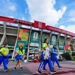 　サッカーＷ杯北中米３カ国大会の開幕戦を控えるメキシコシティー競技場＝１０日、メキシコ市（共同）