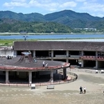 　保全工事が始まった宮城県石巻市の震災遺構・旧大川小校舎＝１１日午前