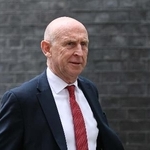 　ヒーリー英国防相（ゲッティ＝共同）