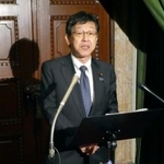 　記者会見する松本サイバー安保相＝１２日午前、国会