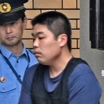 　名古屋・西署に入る斉藤祐斗容疑者＝１２日午前１０時４８分