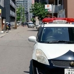 　通行中の男性が切りつけられた、ＪＲ新潟駅近くの現場周辺＝１２日午後０時４９分、新潟市中央区