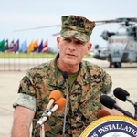 　米海兵隊太平洋基地の司令官に就任し、記者団の取材に応じるラルフ・リゾ准将＝１２日午前、沖縄県宜野湾市の普天間飛行場