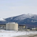 　サハリン２の液化天然ガス（ＬＮＧ）加工施設＝２００９年２月、ロシア・サハリン州（共同）