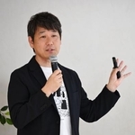 　事業説明会で話す、みんなの銀行の永吉健一頭取＝１２日午前、東京都中央区（同行提供）