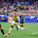 　米国-パラグアイ　試合終了間際、チーム４点目のゴールを決める米国のレイナ（左から２人目）＝ロサンゼルス（共同）