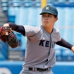 　準決勝の東北福祉大戦で、８者連続を含む１５三振を奪い好投した慶大・渡辺和＝神宮