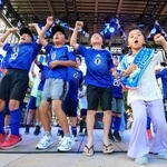 　日本の初戦を前に開かれたイベントで盛り上がる子どもたち＝１３日、ダラス近郊（共同）