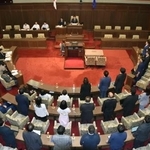 　議員定数を７９から７３に削減する改正条例を可決した大阪府議会＝１６日午後