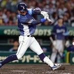 　５回西武１死二塁、桑原が中前に先制打を放つ＝甲子園