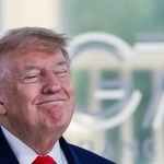 　Ｇ７サミットの昼食会に臨むトランプ米大統領＝１６日、フランス東部エビアン（ゲッティ＝共同）