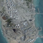 　イラン・カーグ島の石油ターミナルの衛星写真＝２月２５日（Ｐｌａｎｅｔ　Ｌａｂｓ　ＰＢＣ提供、ロイター＝共同）