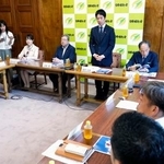 　国会内で開かれた日本維新の会の役員会＝１７日正午