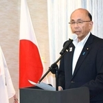 　日本産水産物をＰＲする在韓日本大使館のレセプションであいさつする根本幸典農水副大臣＝１７日、ソウル（共同）