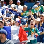 　フランス-セネガル戦で盛り上がるサポーター＝１６日、ニューヨーク（共同）
