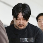 　タイから羽田空港に移送された佐々木裕介容疑者＝１６日午後