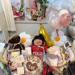 　１歳の誕生日を迎えた研谷日七未ちゃん＝５月２１日（父友太さん提供）