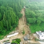 　大分県九重町の土砂崩れ現場＝１８日午前（大分県提供）