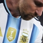 　アルジェリア戦中、メッシの鼻先から落ちるしずく＝１６日、カンザスシティー（ＦＩＦＡ提供、ゲッティ＝共同）
