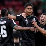 　韓国戦でゴールを決め喜ぶメキシコのロモ（中央）＝１８日、グアダラハラ（ＦＩＦＡ提供、ゲッティ＝共同）
